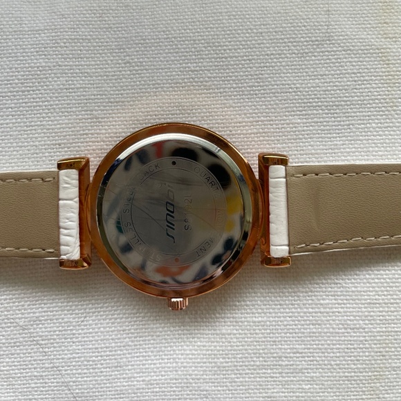Adjustable Women's White and Gold Colored Wristwatch **Does Not Work** - Picture 6 of 11